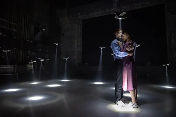 Trīs bēres un divas kāzas