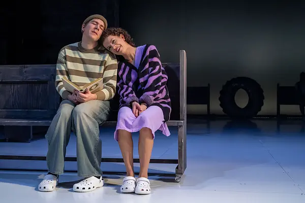 Trīs bēres un divas kāzas