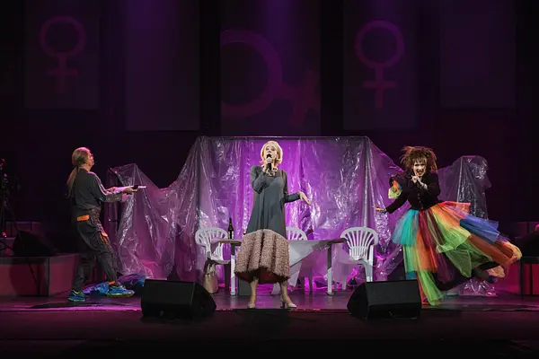 Ar mani atkal runā… Ilze!