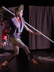Dainas (izrunā “dainas”)