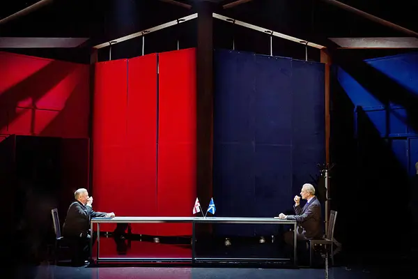 Lai dzīvo Karaliene, vivat!