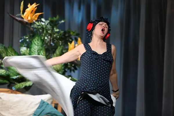 100 nakts pārpratumi