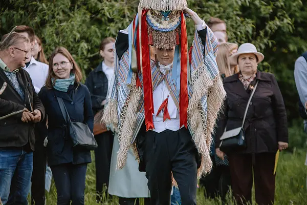 Visi putni skaisti dzied